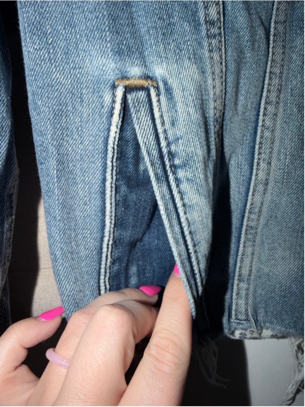 Lucky Brand Cropped Denim Jacket - Fringed Hem - Soft & Stretchy - Size Large - Picture 3 of 8